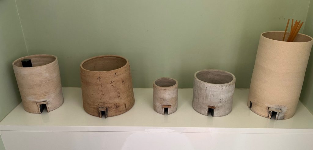 A row of snickelway pots